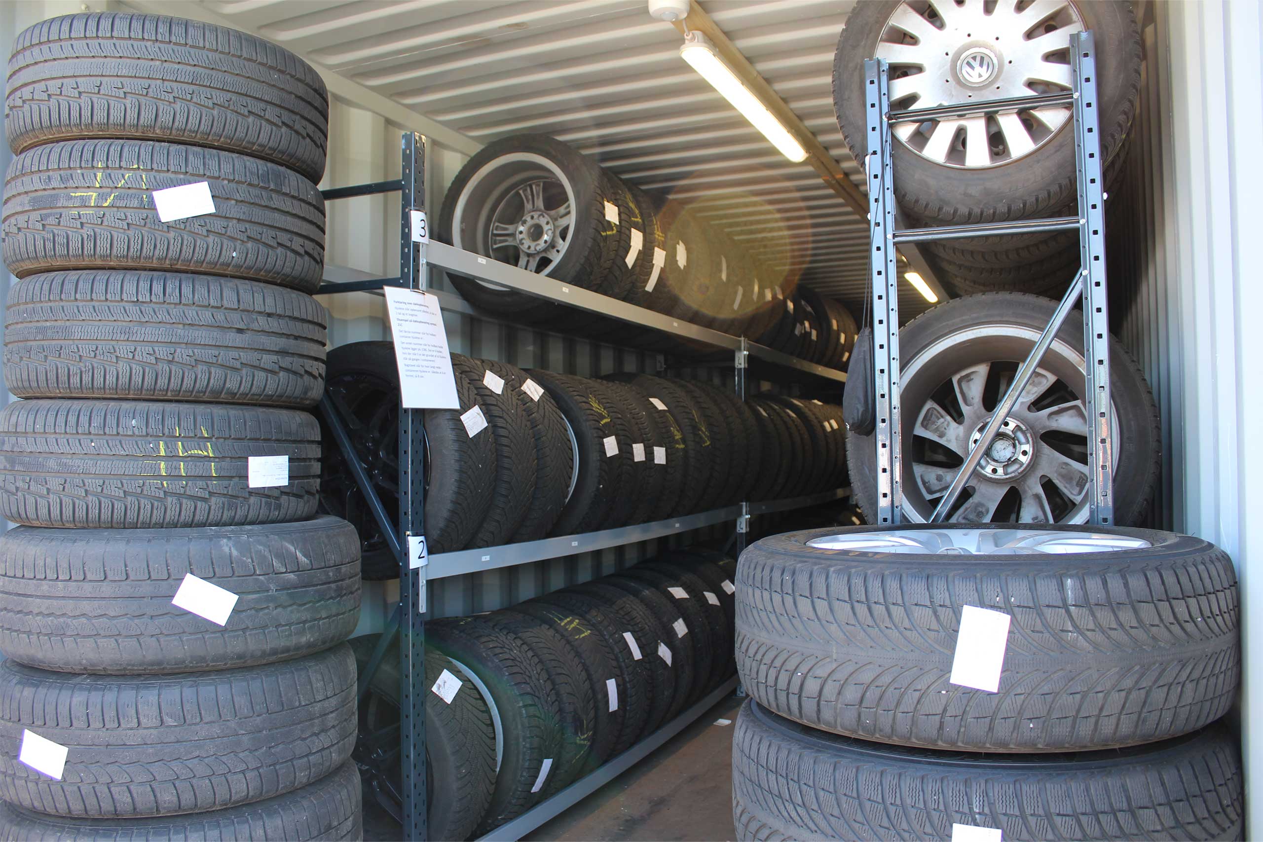 Dækreoler i container